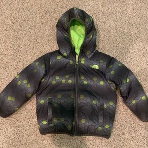 Boys North Face puffer jacket. SIZE 4T